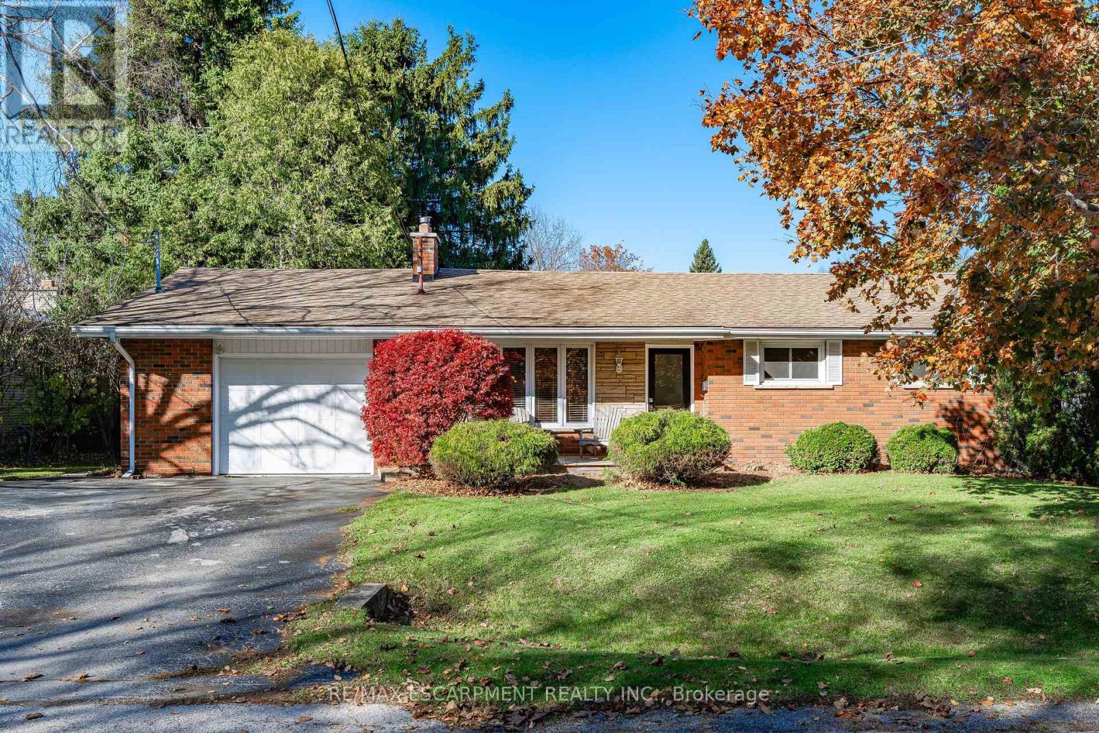 375 Clarendon Dr, Hamilton Ancaster, ON L9G 2Z1