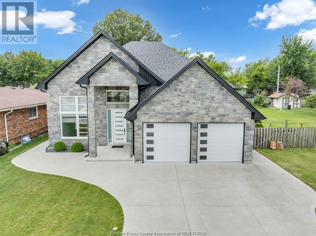 2927 Clemenceau Blvd, Windsor, ON N8T 2R2