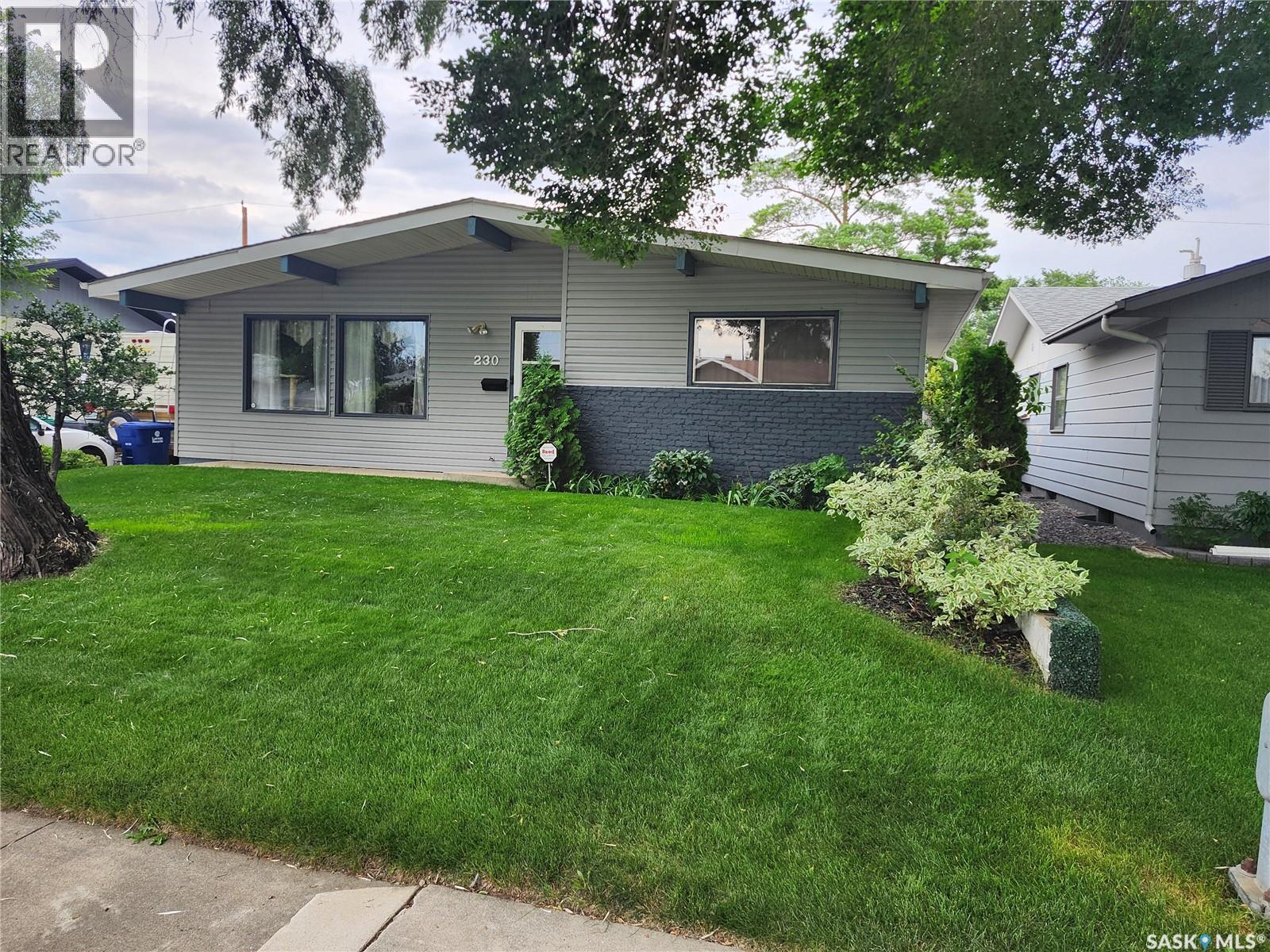230 Vancouver Ave N, Saskatoon, SK