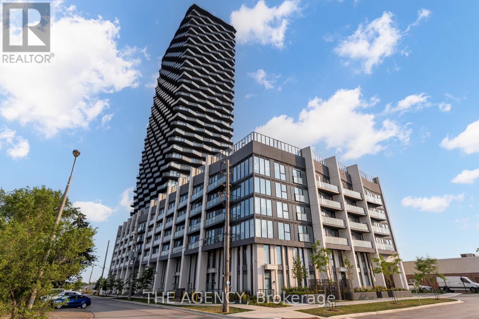 1802 36 Zorra St, Toronto, ON M8Z 0G5