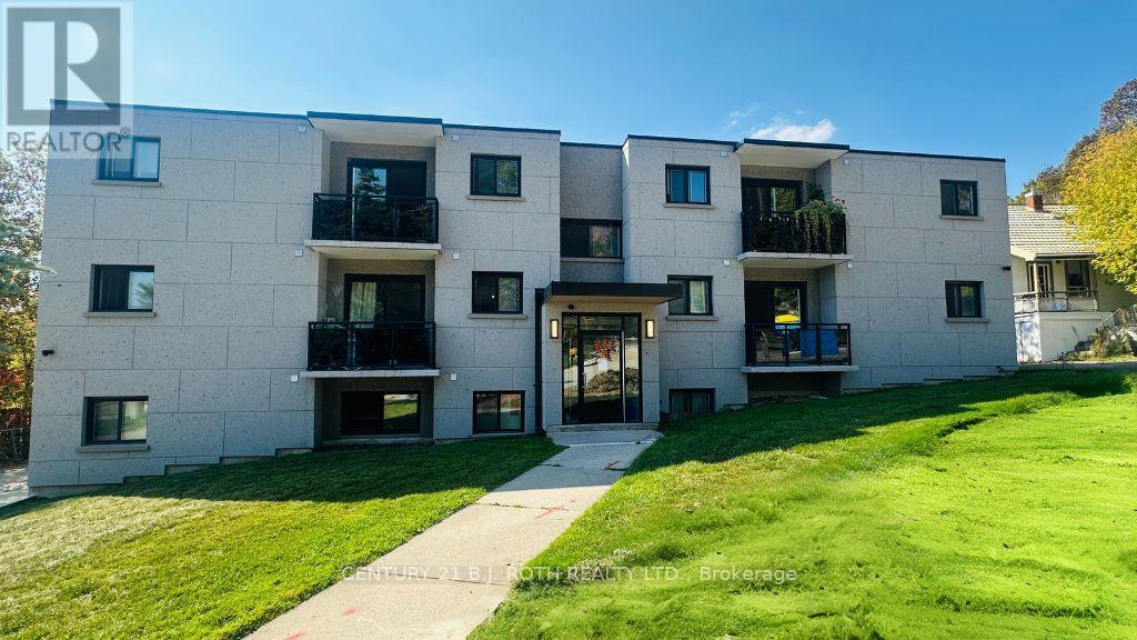 34 Berczy St, Barrie, ON L4M 3P7