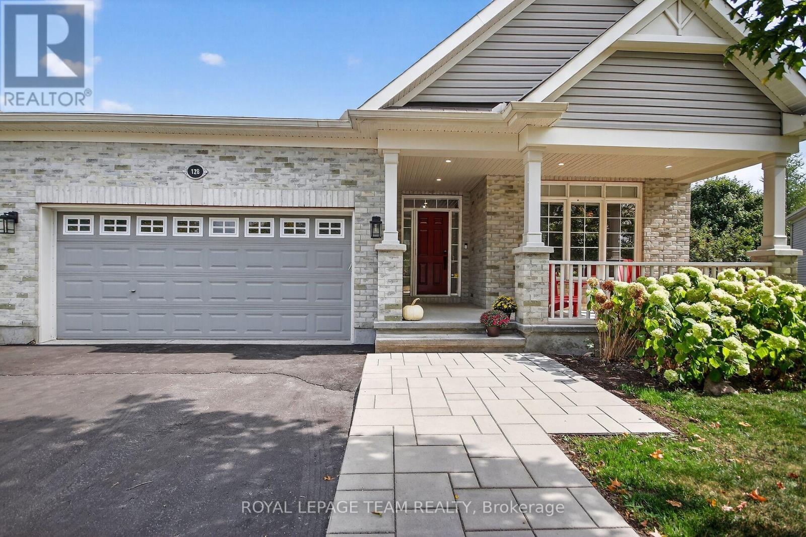 128 Chenoa Way, Ottawa, ON K2J 0W8