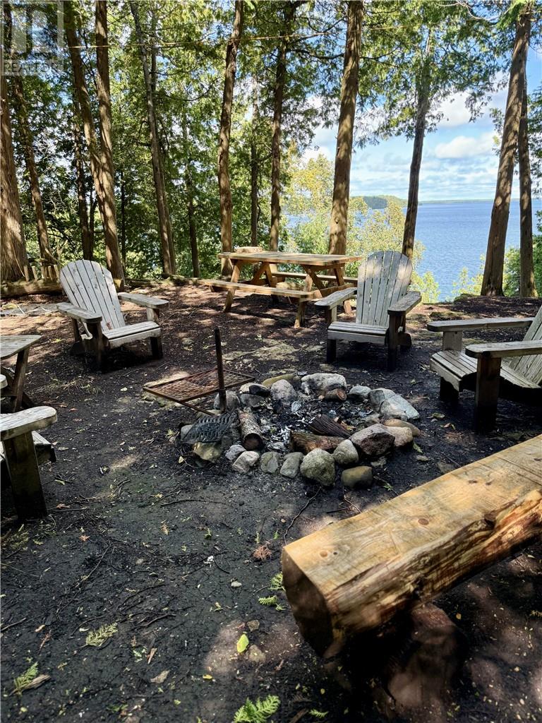 3 Twin Harbours Rd, Central Manitoulin, ON P0P 2B0