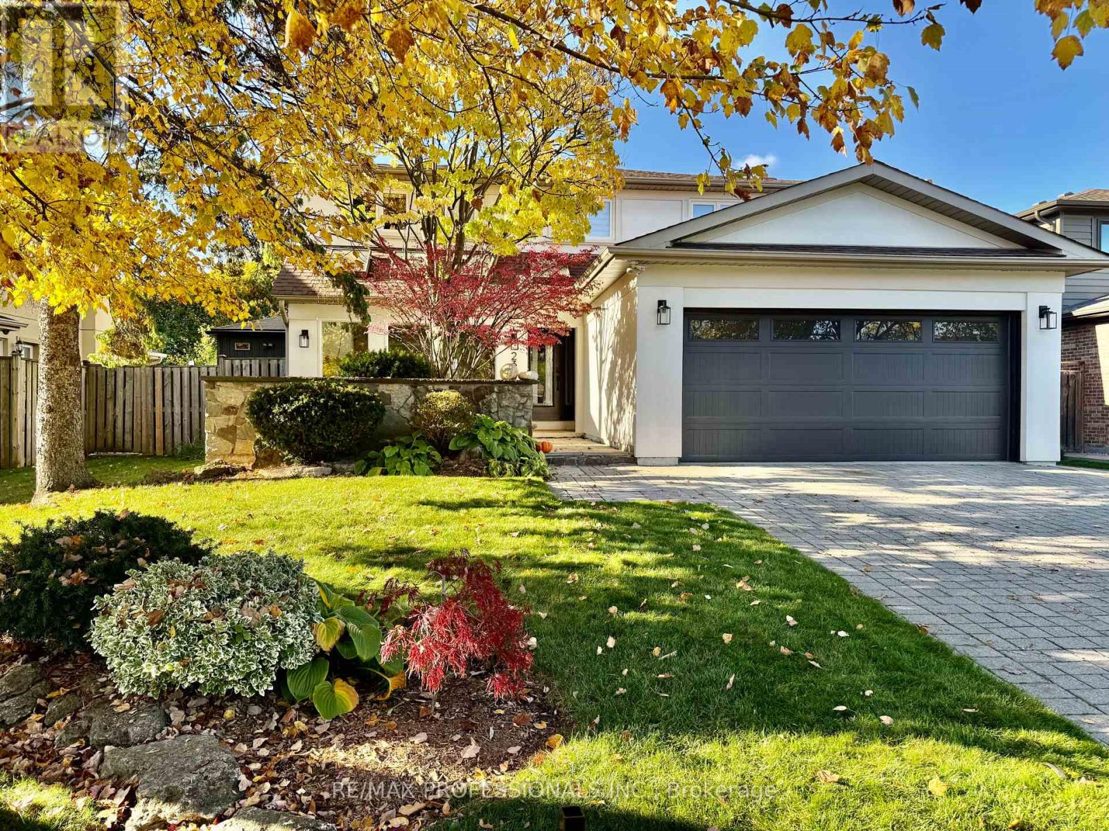 2357 Kenbarb Rd, Mississauga, ON L5B 2E9