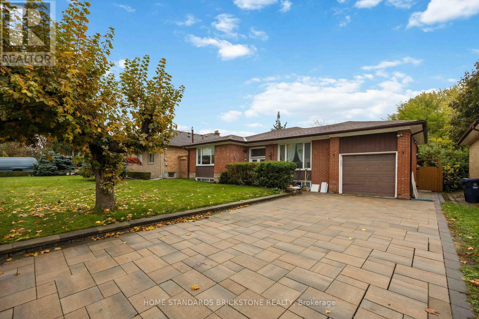 8 Burke St, Toronto Newtonbrook West, ON M2M 1V2