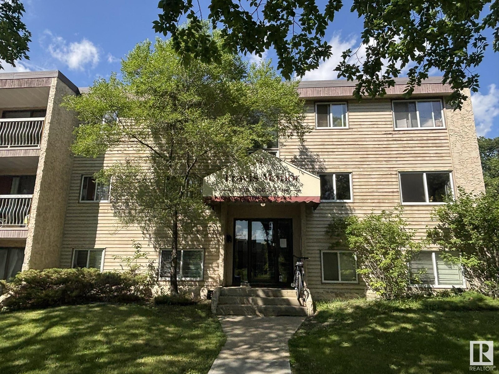11308 108 Avenue Northwest #301, Edmonton, AB T5H 1B6