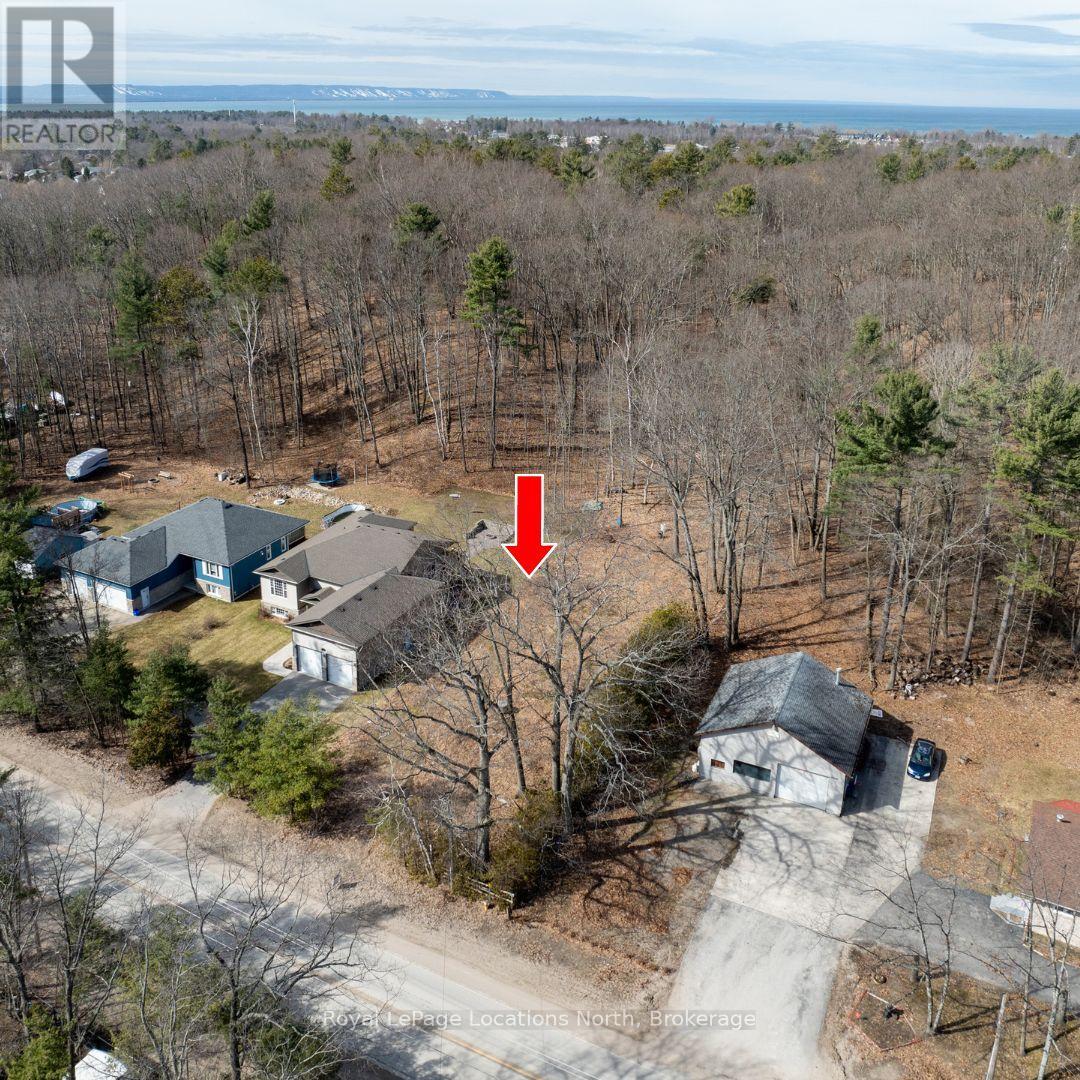 198 Golf Course Rd, Wasaga Beach, ON L9Z 1S6