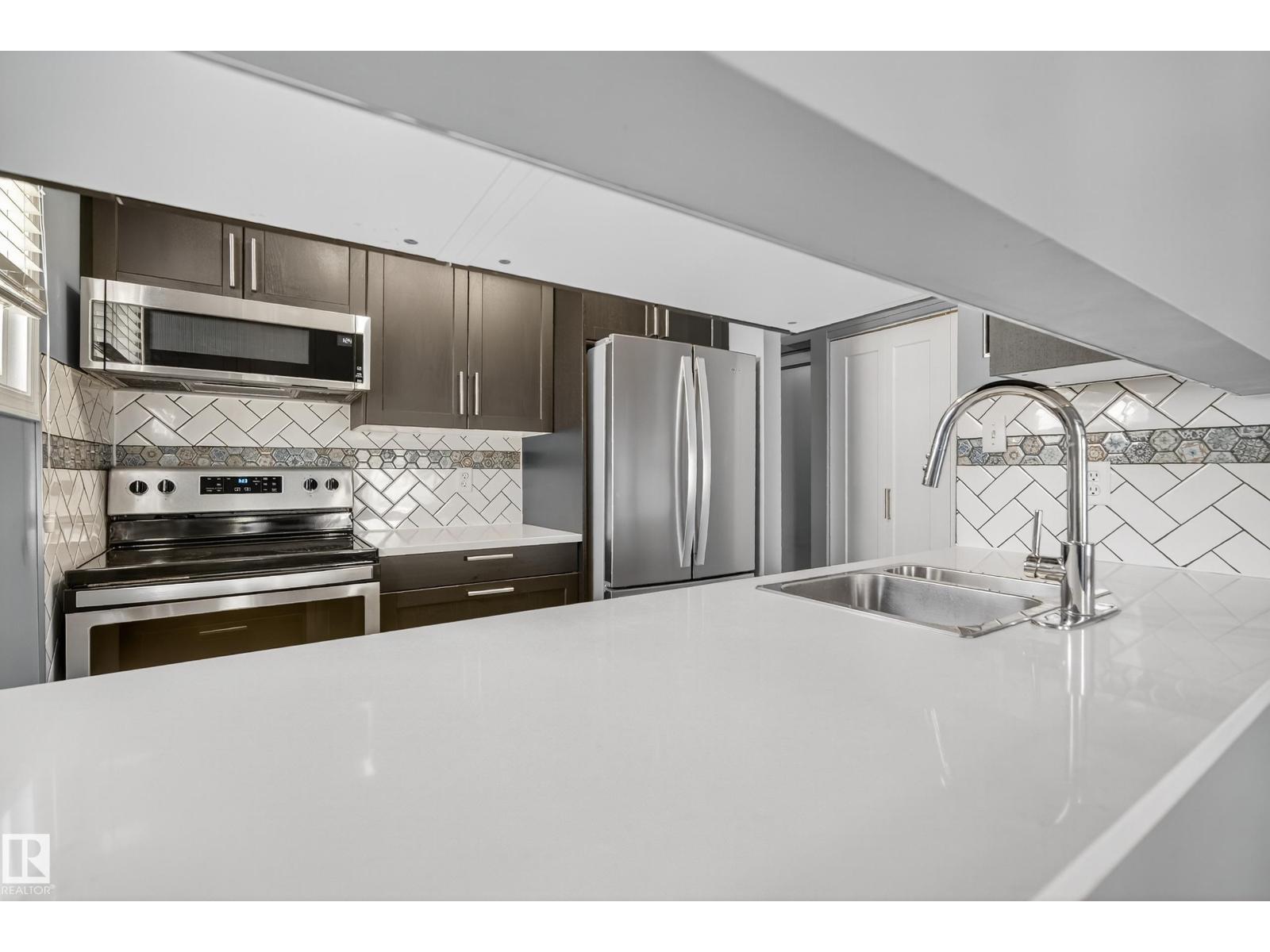 225 Lancaster Tc NW, Edmonton, AB T5X 5T4