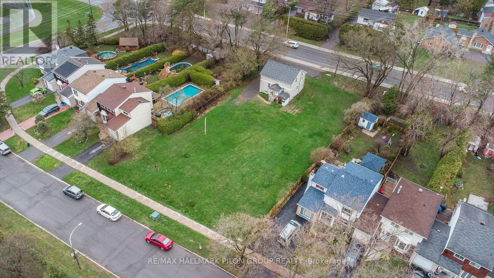 2446 Innes Rd, Ottawa, ON K1B 3T9