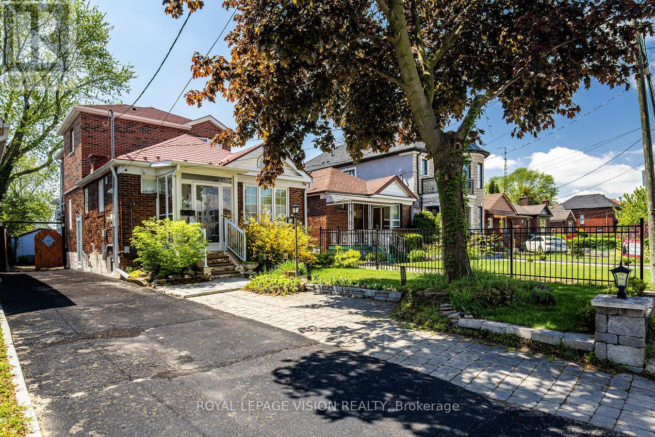 79 Foxwell St, Toronto, ON M6N 1Y9
