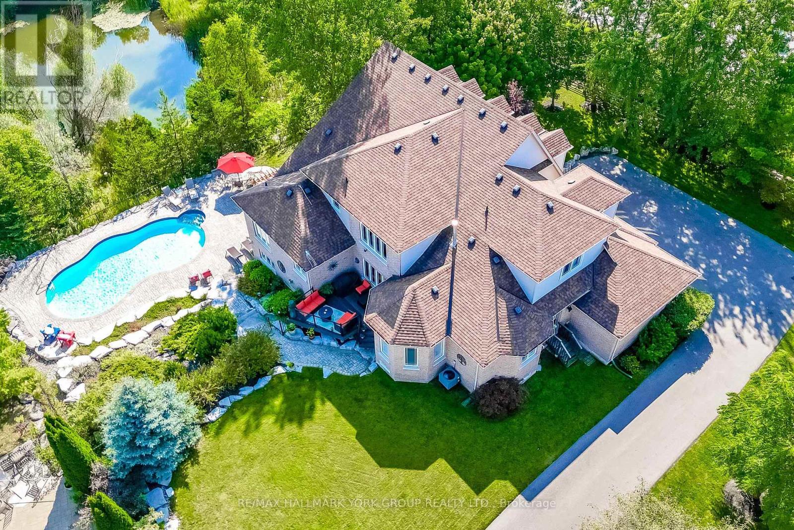 17 Duncton Wood Cres, Aurora, ON L4G 7T4
