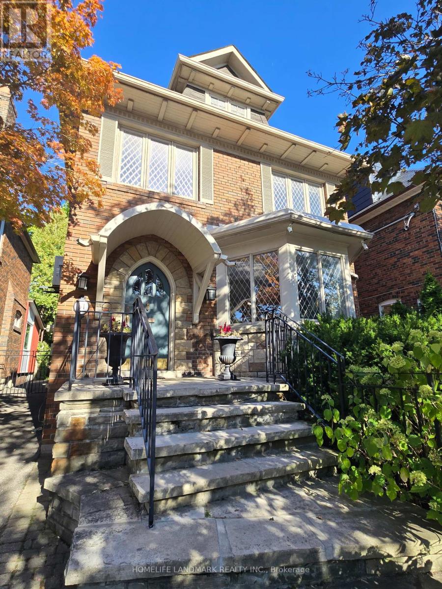 61 Castle Knock Rd, Toronto, ON M5N 2J7