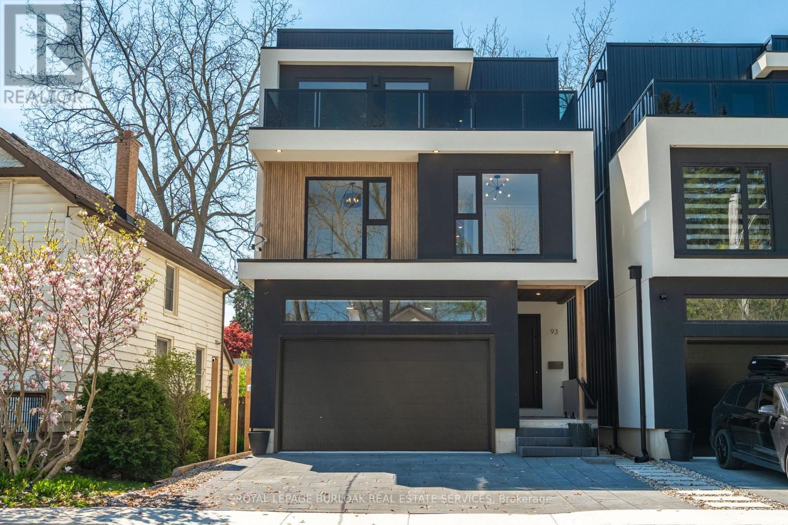 93 Oak St, Cambridge, ON N1R 4L3