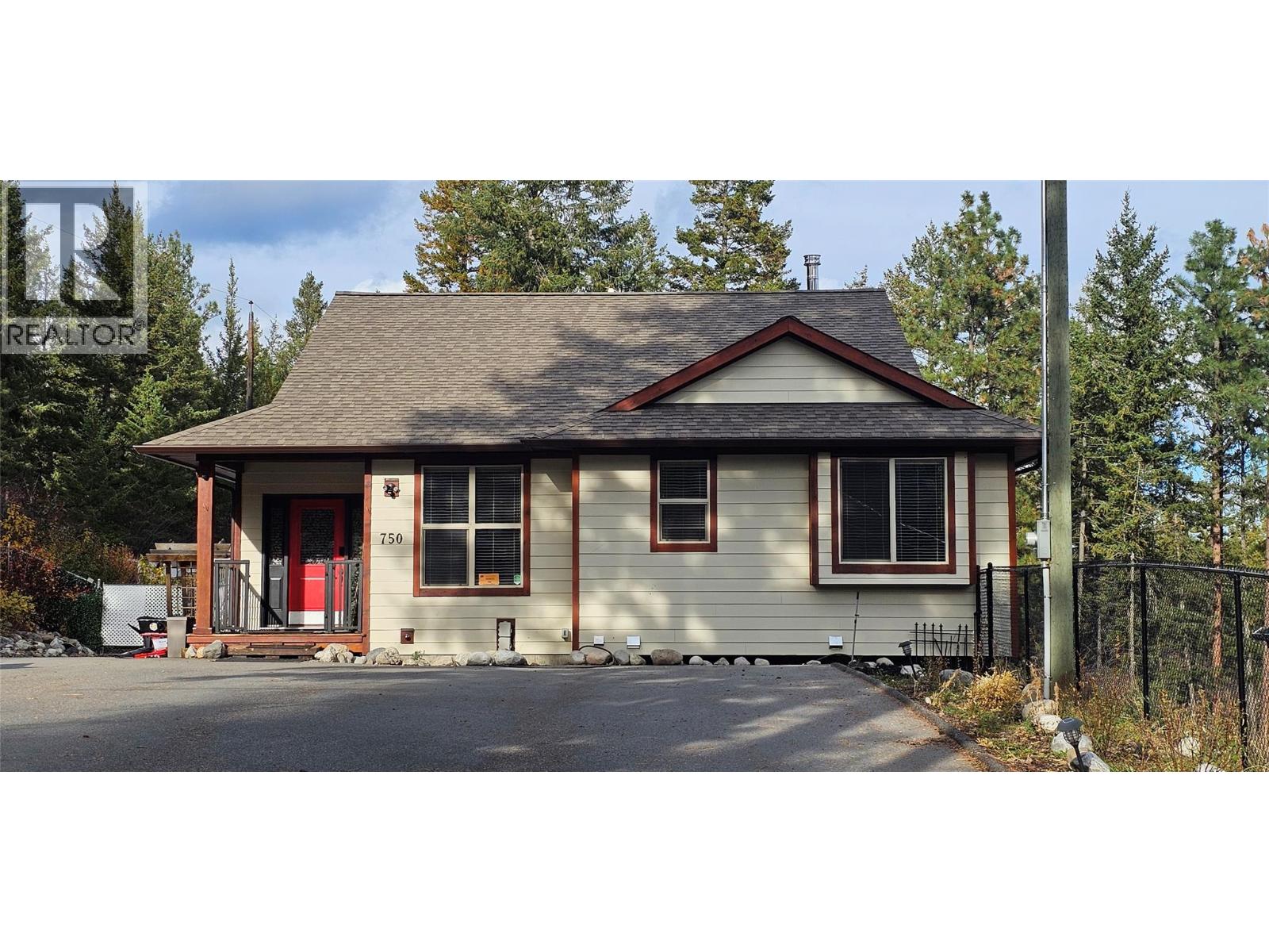 750 Firwood Rd, Kelowna, BC V1Z 3V5
