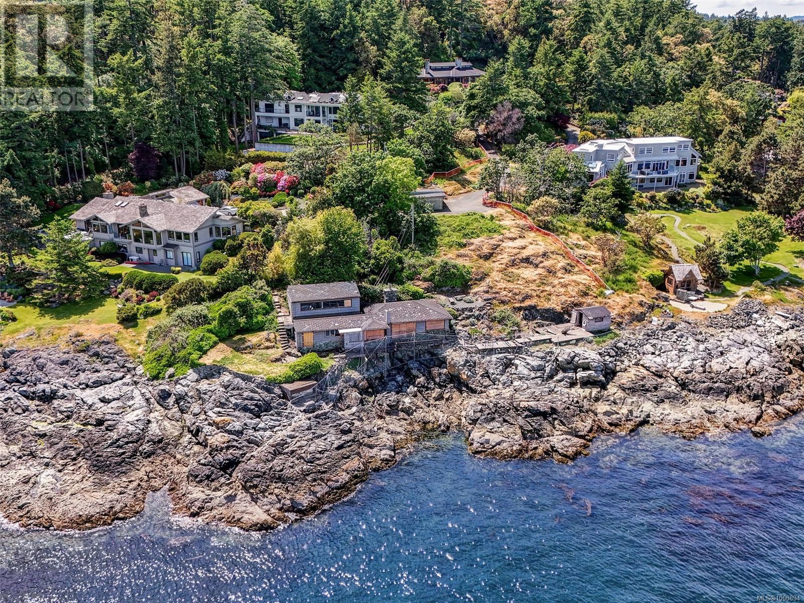 6000 Lockehaven Dr, Saanich, BC V8N 4J5