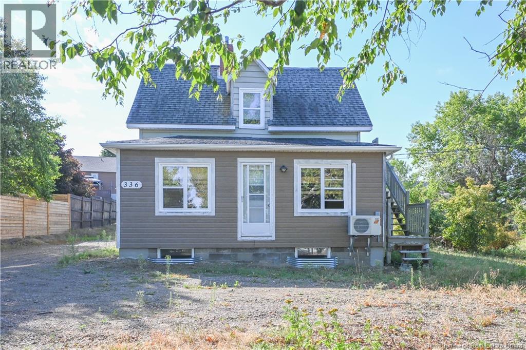 336 Saintpierre O Blvd, Caraquet, NB E1W 1A3