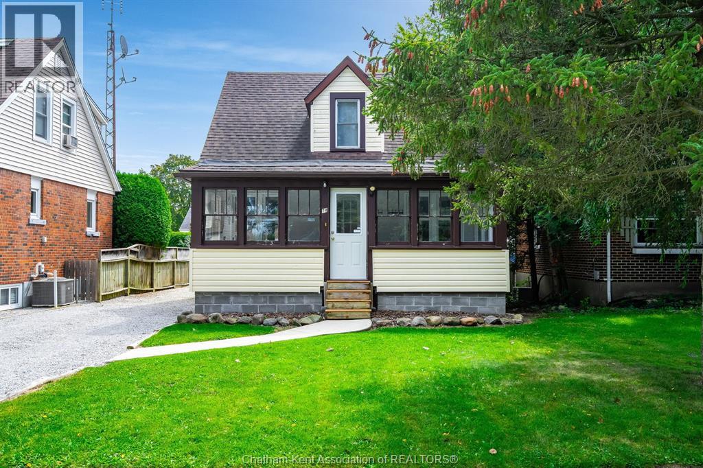 74 Prince Arthur Ave, Chatham, ON N7M 1X6