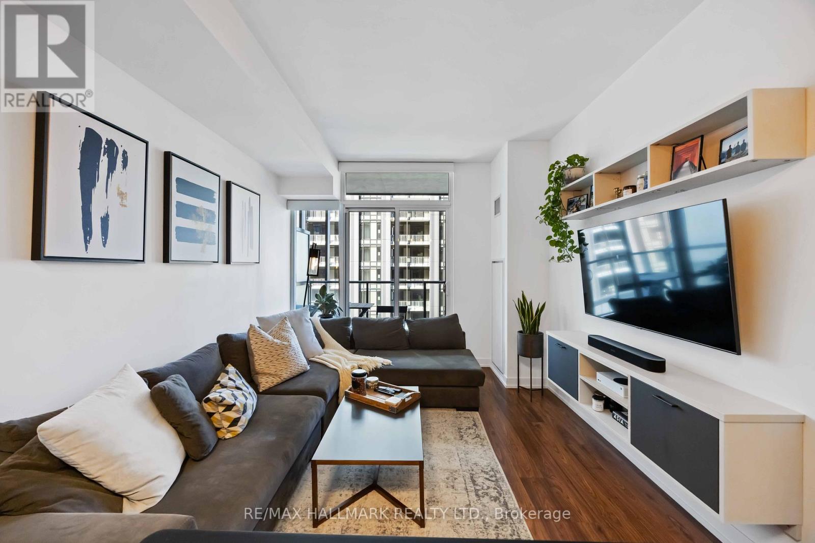 902 105 George St, Toronto, ON M5A 0L4