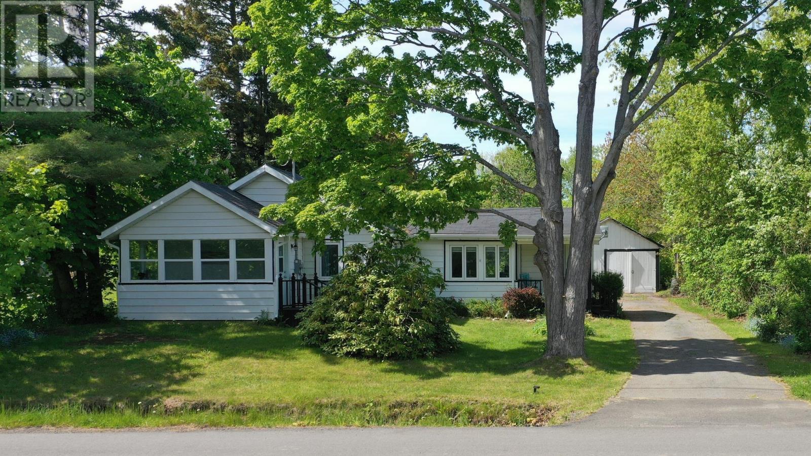 81 Pleasant St, Kingsport, NS B0P 1H0
