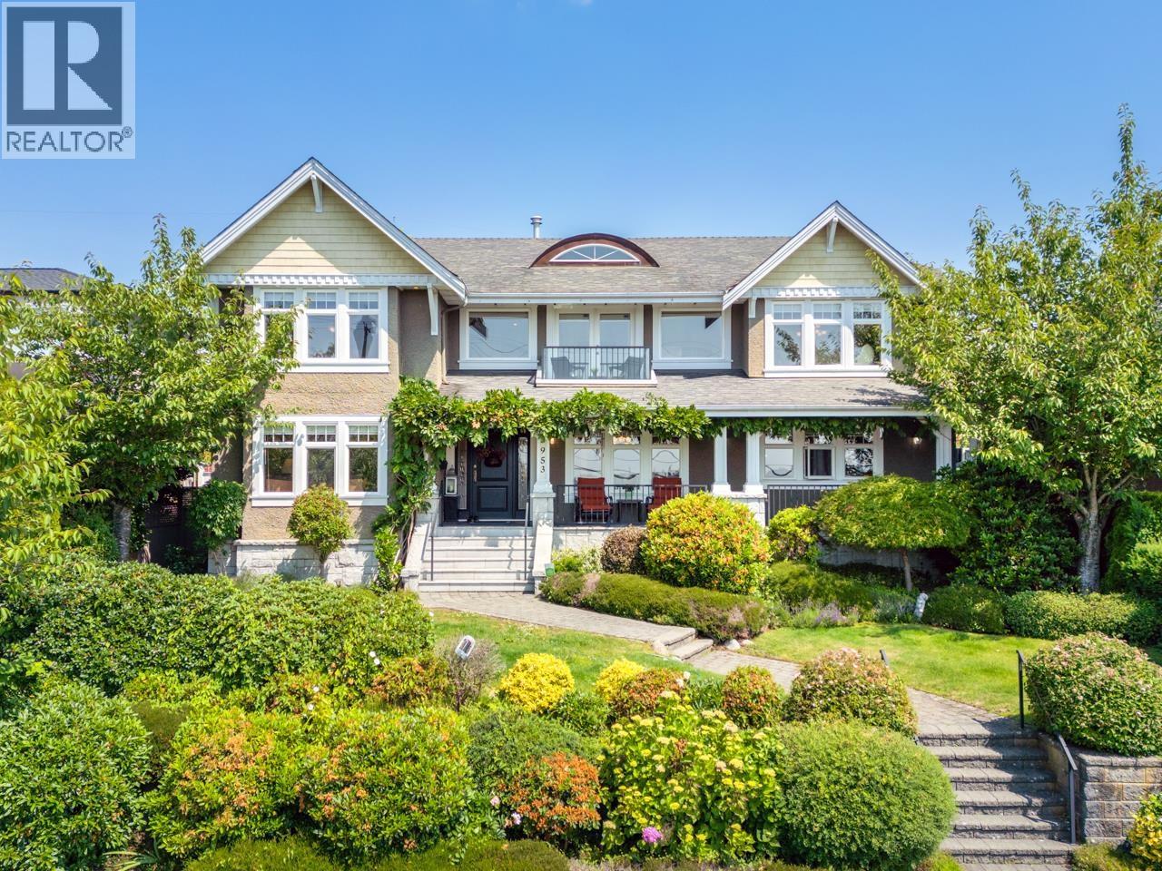 5953 Kitchener St, Burnaby, BC V5B 2J3
