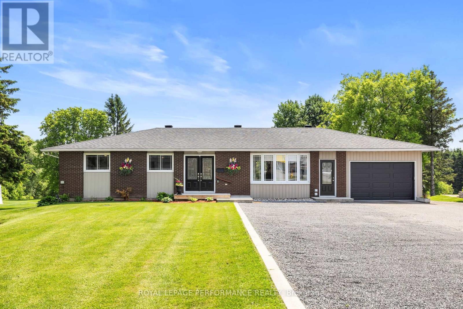 782 Notre Dame St, Russell, ON K0A 1W0