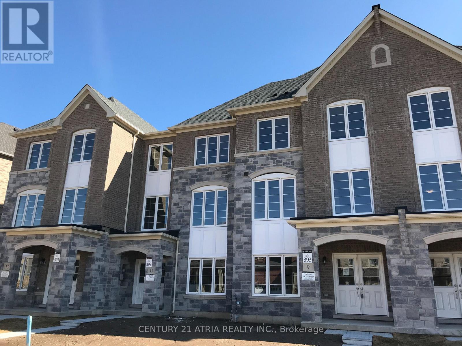 9 Temple Manor Rd, Brampton, ON L6Y 6C5