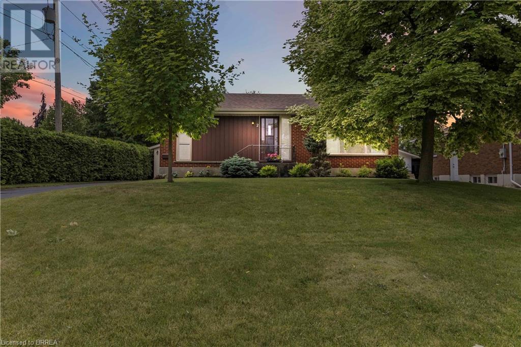 2 Barbara St, Brantford, ON N3R 5M8