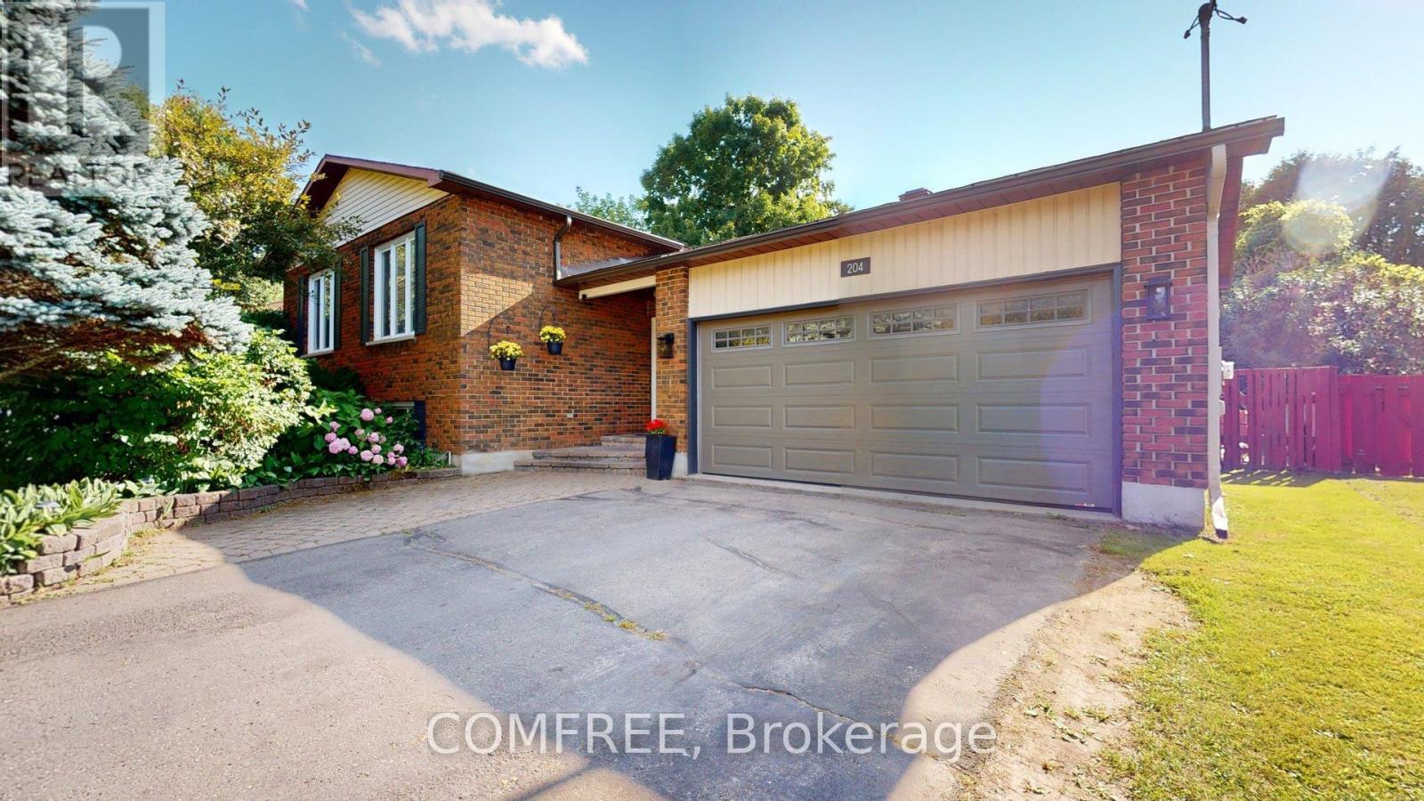 204 Grace Ave, Russell, ON K4R 1B4