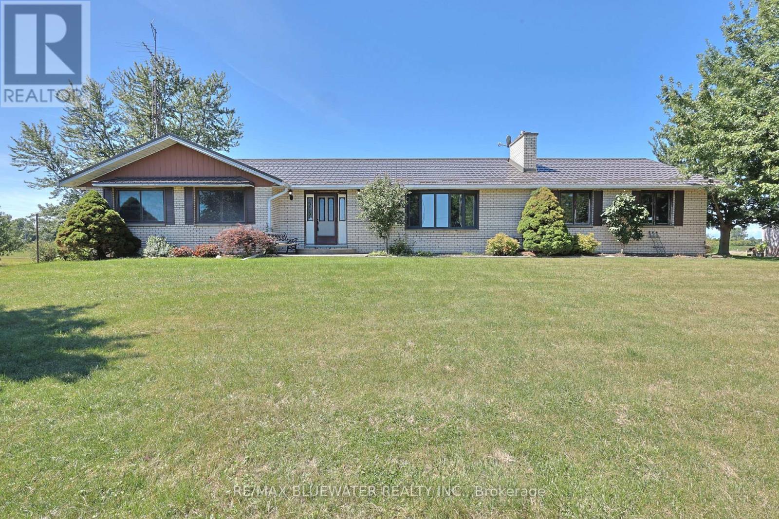 7963 Rawlings Rd, Lambton Shores, ON N0N 1J2