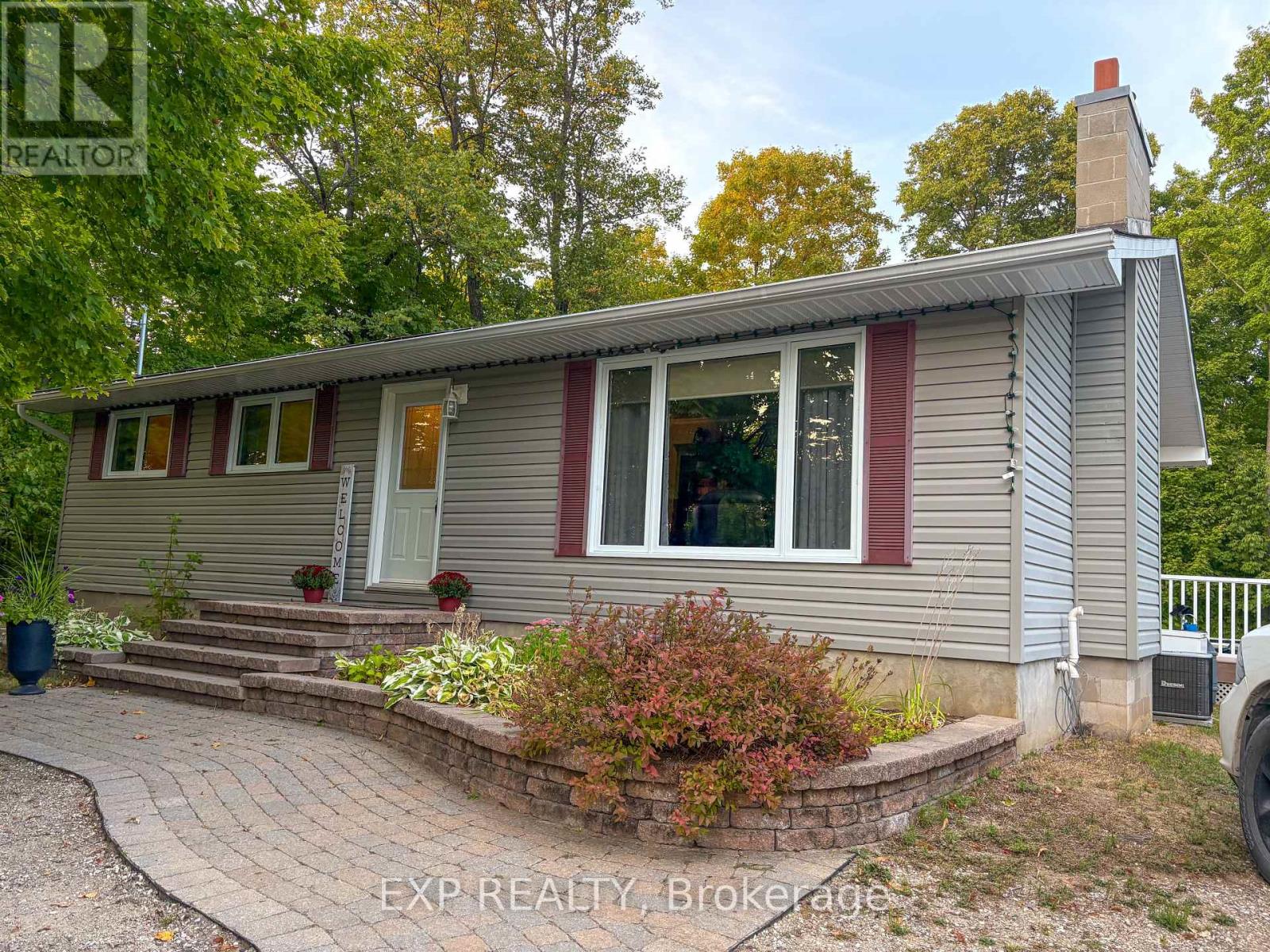 1118 Francis St, Greater Madawaska, ON K7V 1H0