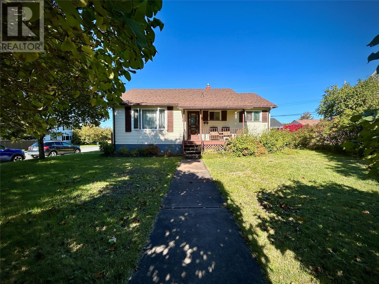 5 Elm St, Grand Falls-Windsor, NL A2A 1T3