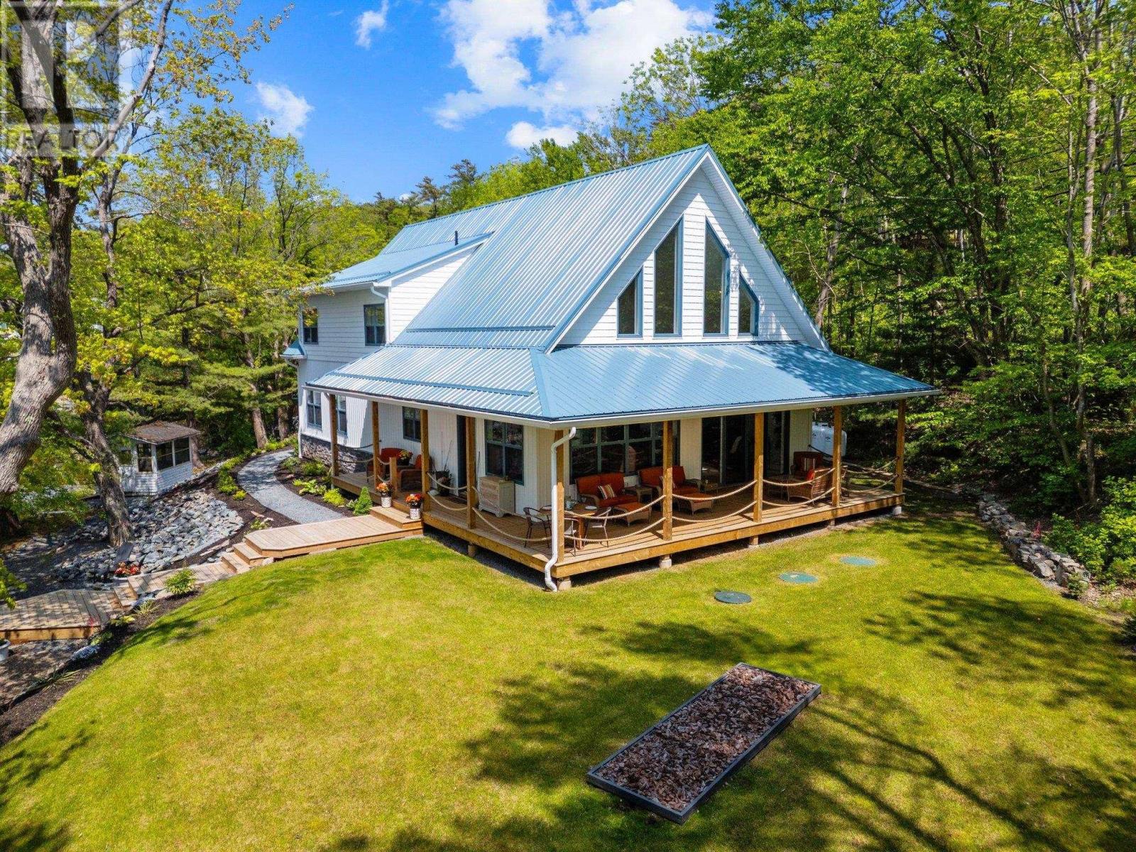 2881 Highway 2, Fall River, NS B2T 1W3