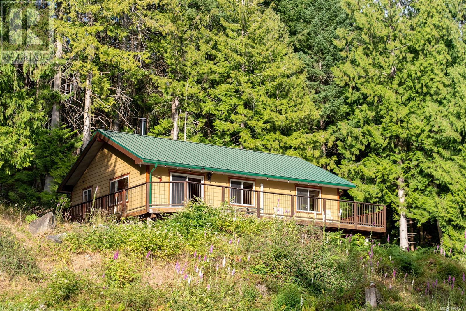 5574 Hooson Rd, Pender Island, BC V0N 2M1