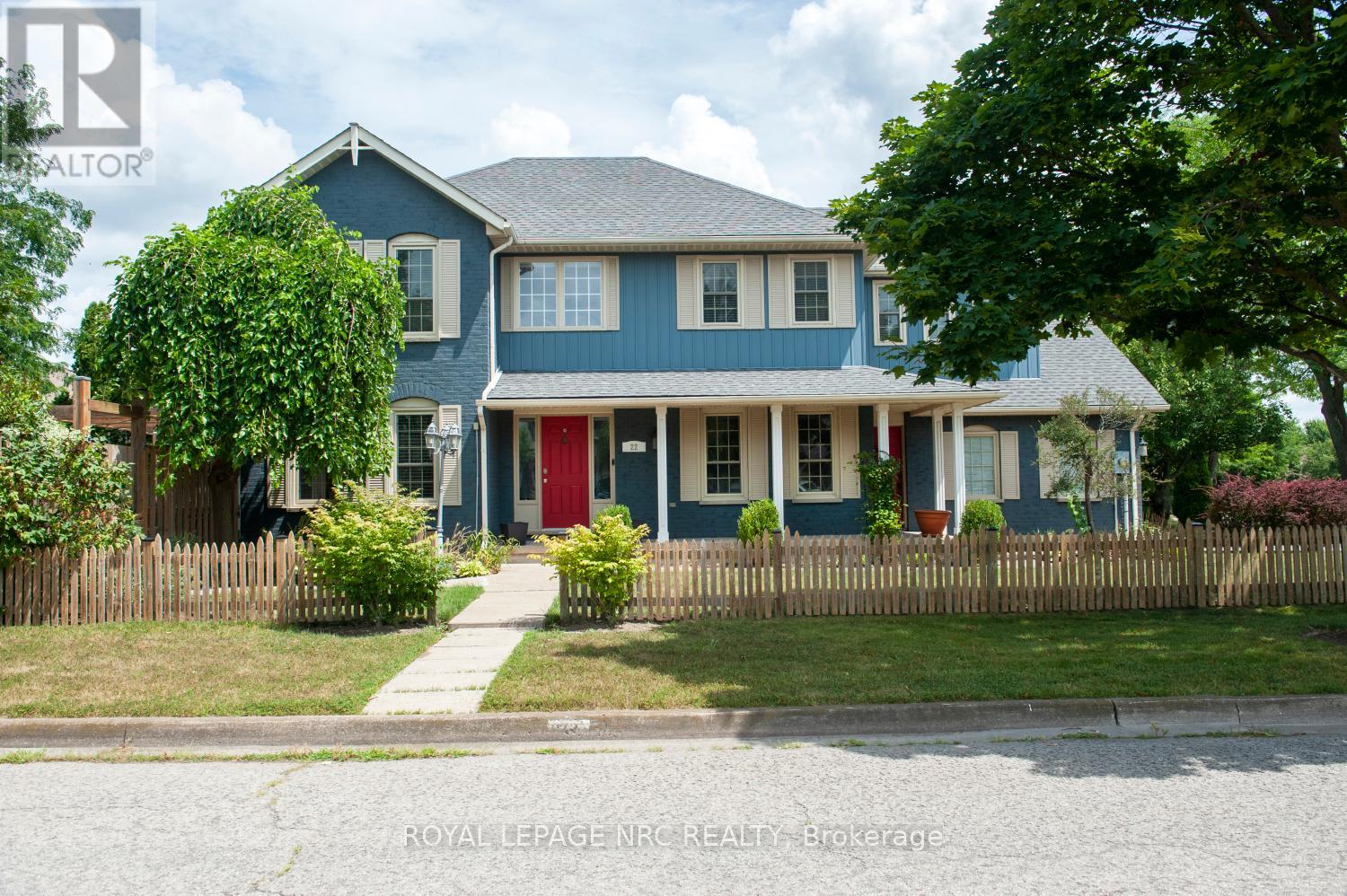 22 Senator Dr, St. Catharines, ON L2S 3T3