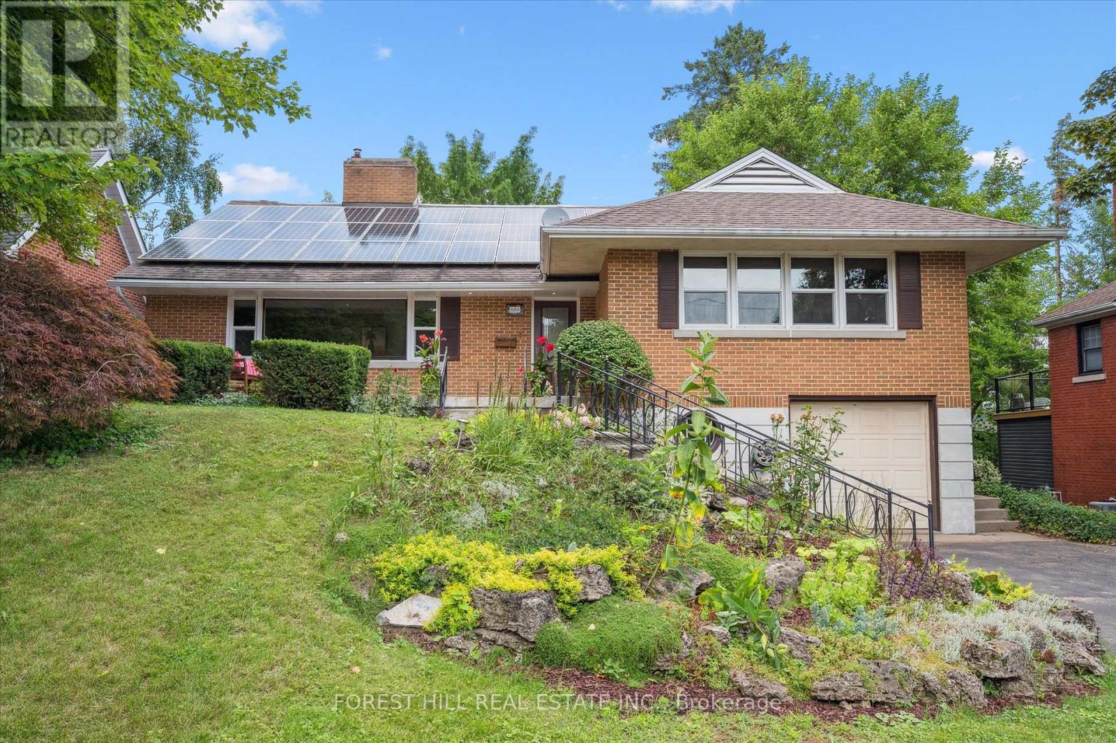 688 Rockway Dr, Kitchener, ON N2G 3B4