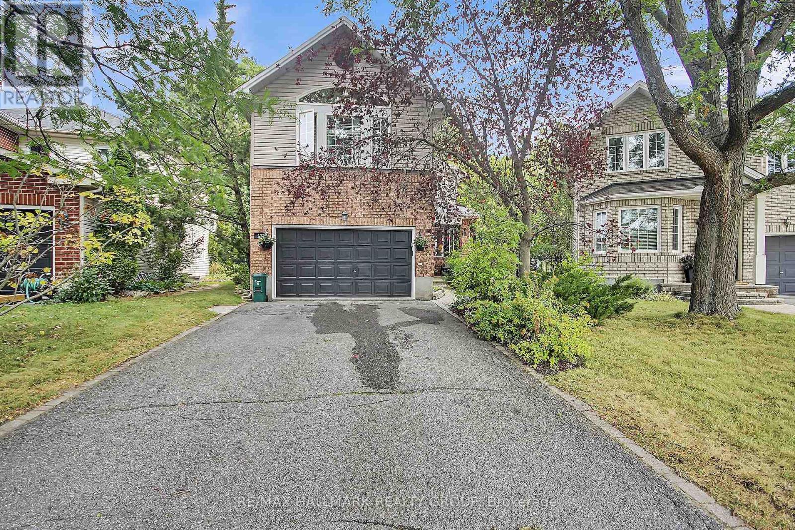 137 Springcreek Cres, Ottawa, ON K2M 2M1