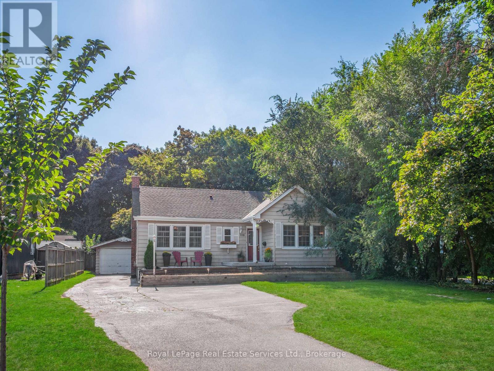 938 King Rd, Burlington, ON L7T 3L3