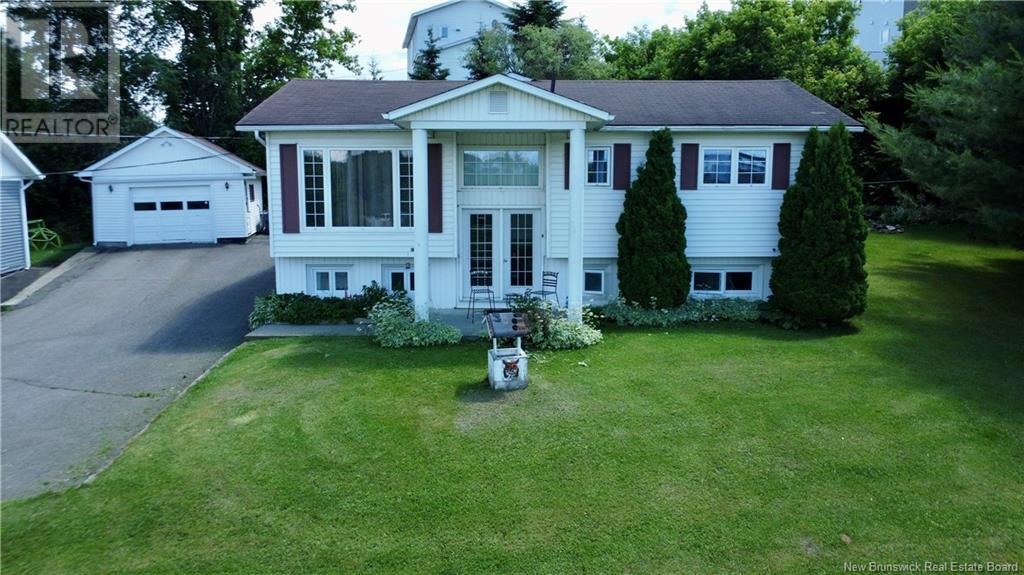219 Victoria St, Grand Falls, NB E3Z 3C3
