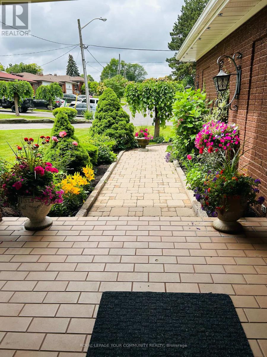 21 Disan Ct, Toronto Thistletown-beaumonde Heights, ON M9V 4A5