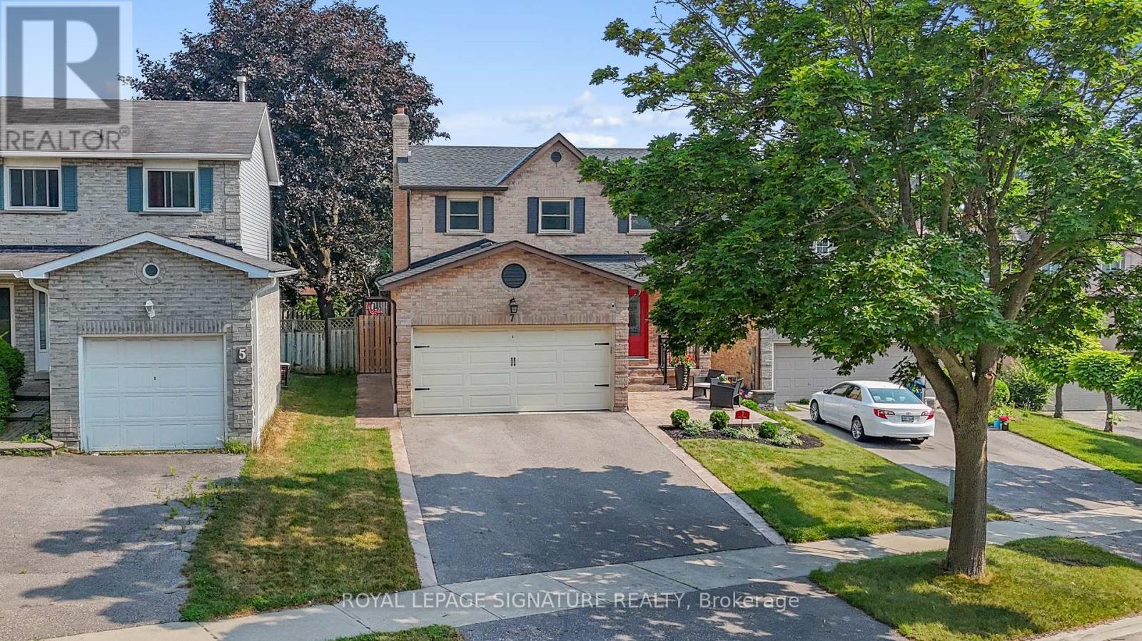 7 Long Dr, Whitby Blue Grass Meadows, ON L1N 8E2