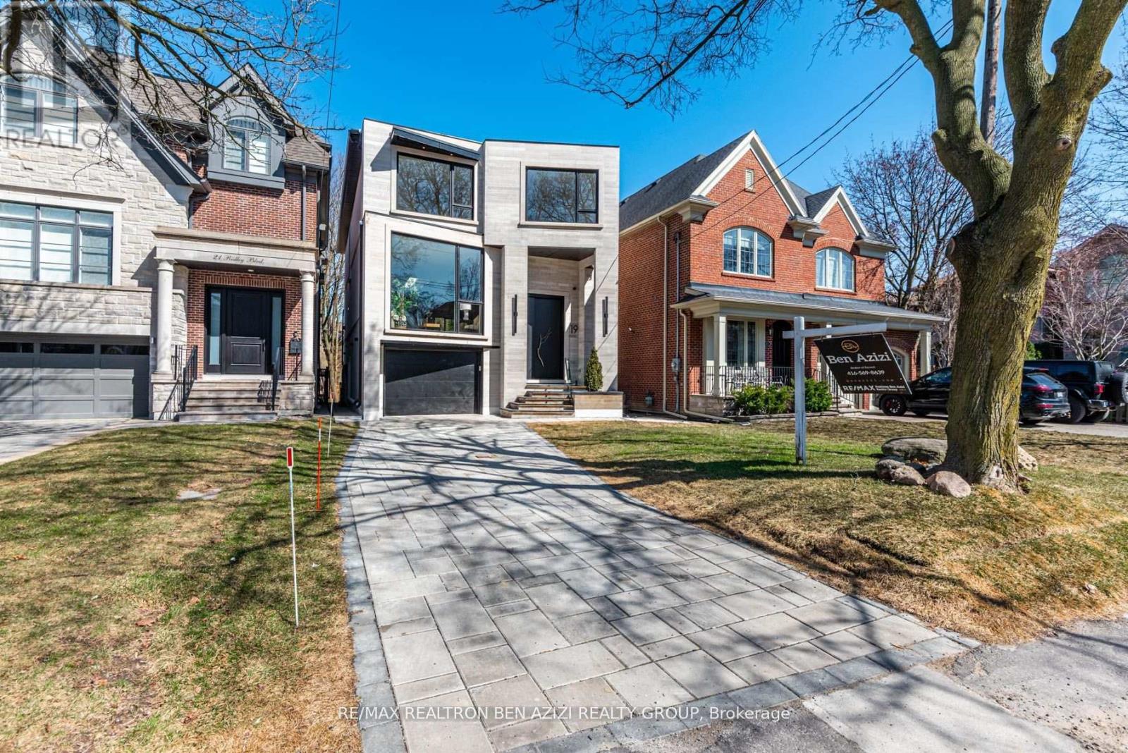 19 Ridley Blvd, Toronto, ON M5M 3L1