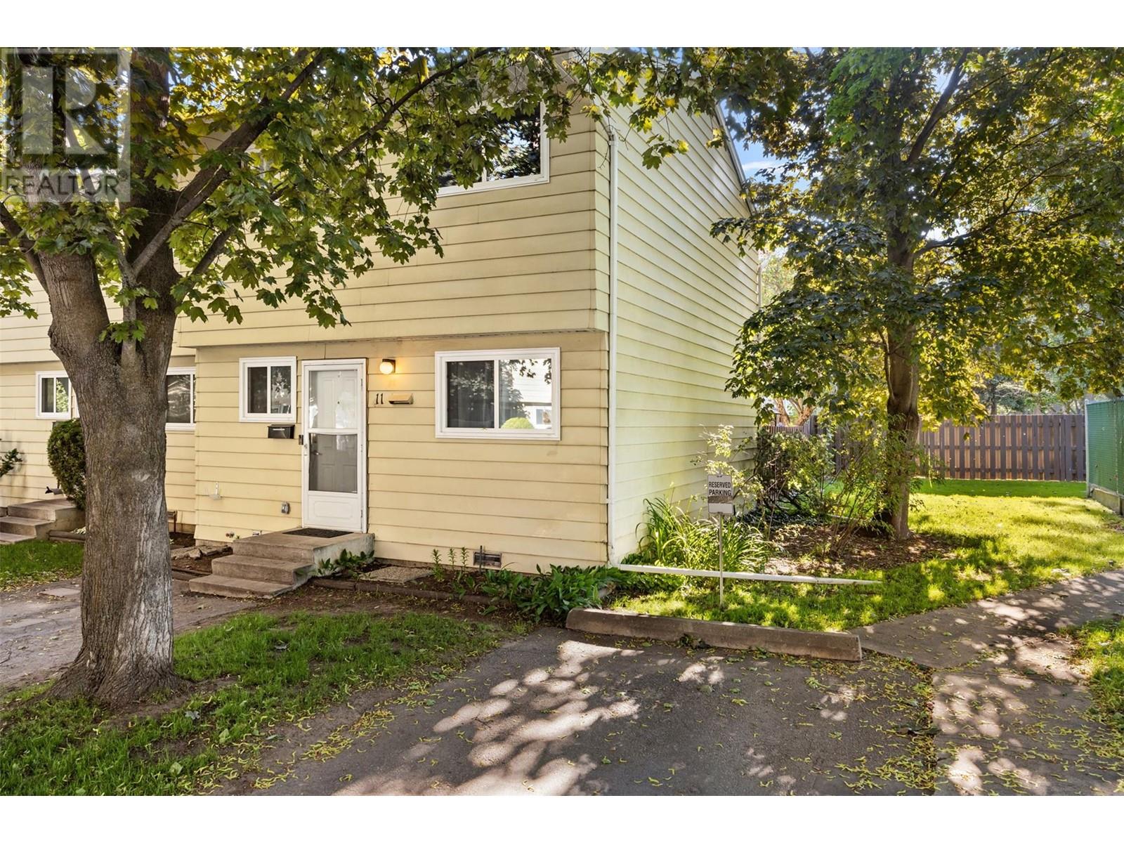 1153 Bernard Avenue Unit 11, Kelowna, BC V1Y 6R3