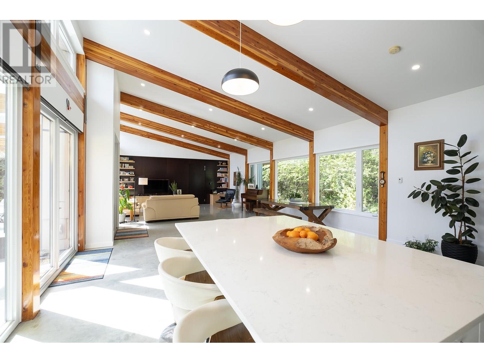 996 Reed Rd, Gibsons, BC V0N 1V7
