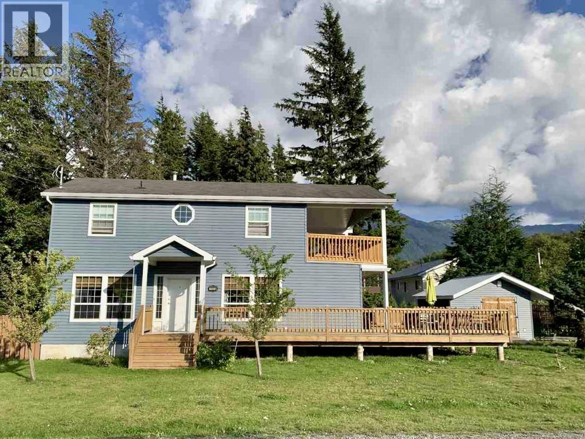 2630 Clark St, Terrace, BC V8G 3S4
