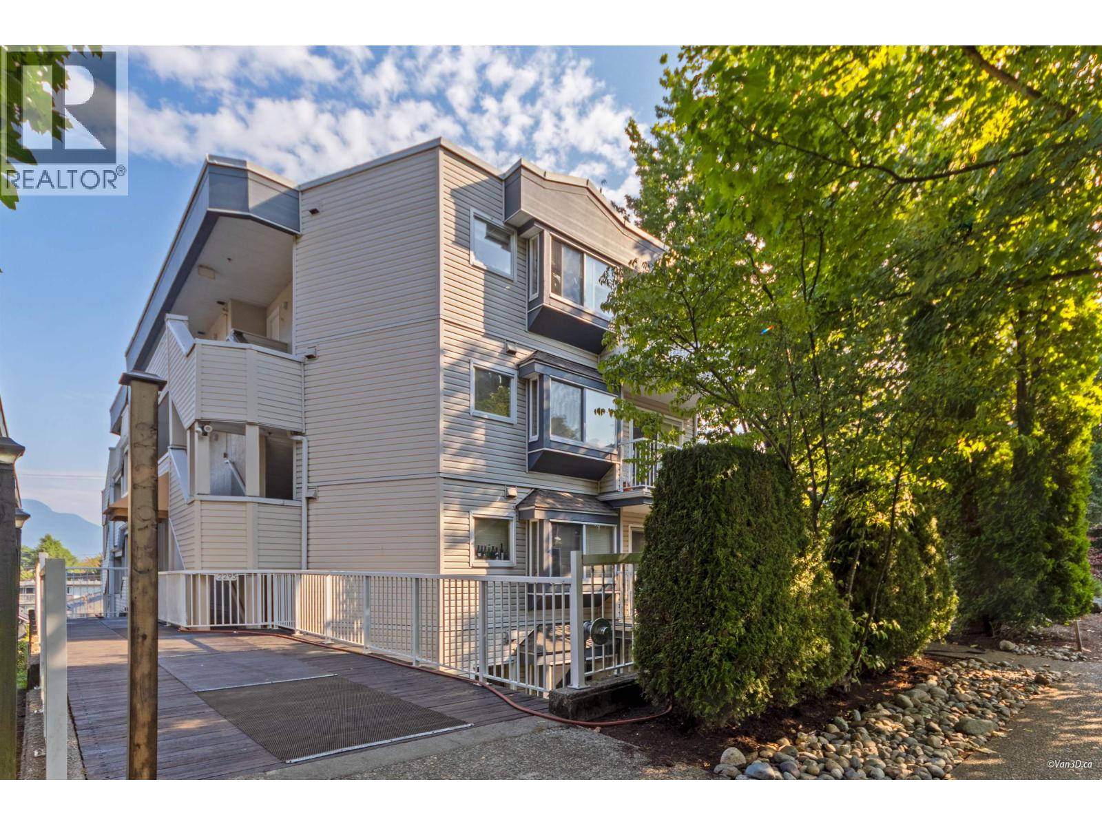 2295 Pandora Street Unit 202, Vancouver, BC V5L 1N6