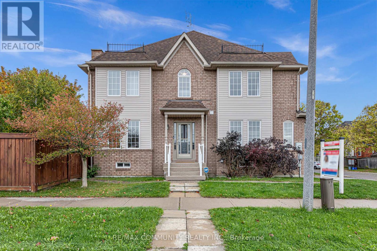 1 Playfair Rd, Whitby, ON L1N 9S8