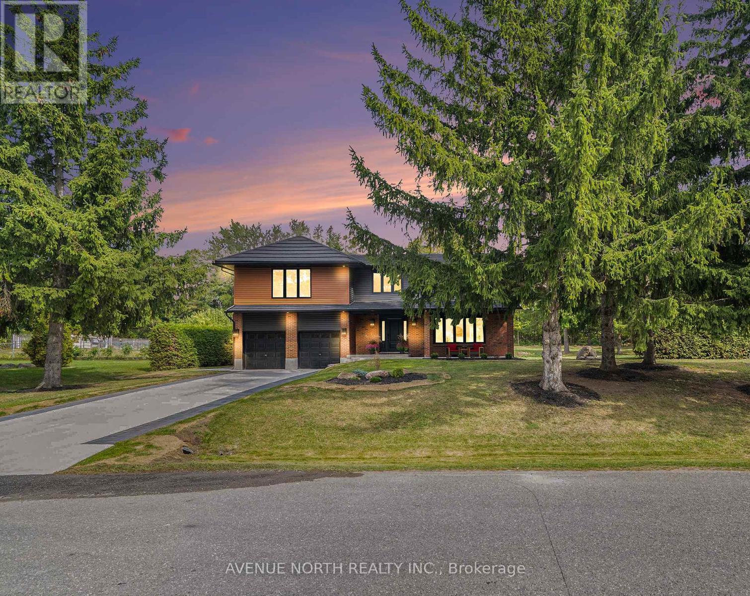 19 Newland Dr, Ottawa, ON K2J 3Z8