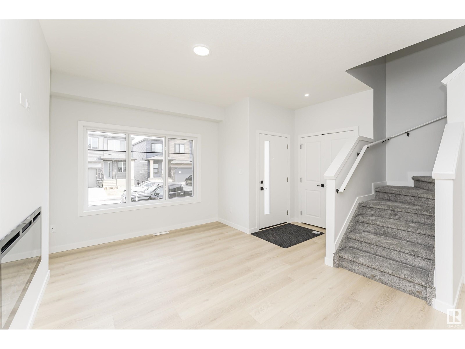 6397 King Wd SW, Edmonton, AB T6W 5J3