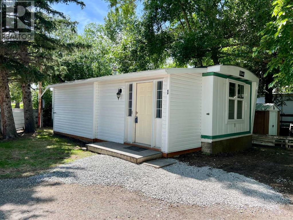 911 Macleod Street Unit 1, Pincher Creek, AB T0K 1W0