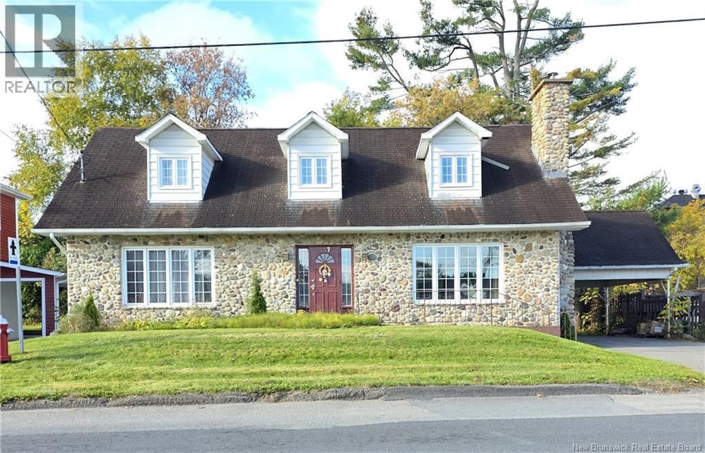 147 Victoria St, Grand Falls, NB E3Z 3B8
